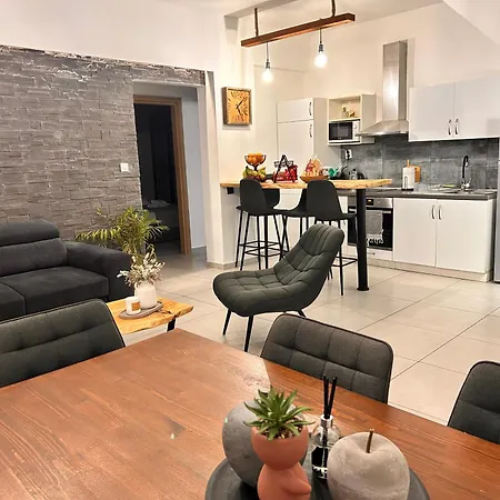 Сasa de vacaciones Evis House *