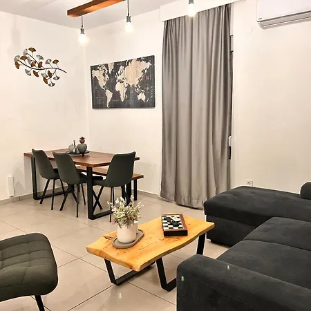 Evis House * La Canea