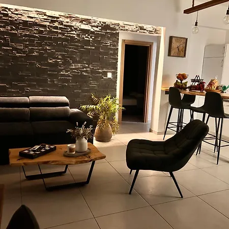 Сasa de vacaciones Evis House